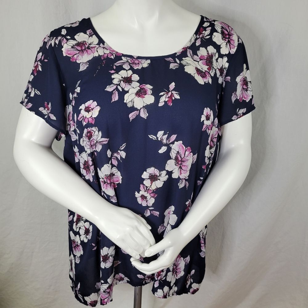 Torrid Navy Floral Print Georgette Pleated Back Blouse Size‎ 3